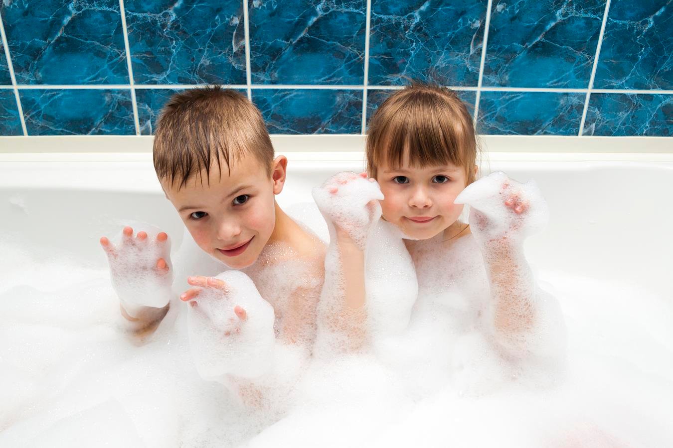 маленькие дети в ванне порно фото 11