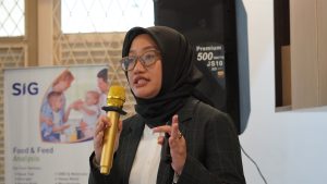 In Collaboration with Rumah BUMN Medan, SIG Highlights Shelf Life Testing and Nutritional Analysis for Competitive, High Quality Products Nutritional Analysis Ms. Shenna Ayuningtyas, R&D Lab Manager at SIG, who shared key insights into shelf-life testing processes and Nutritional Content Analysis (AKG)