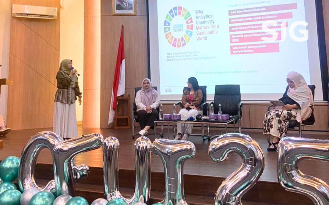 SIG Highlights the Essential Role of Laboratories for the Future at the Grand Seminar of Chemistry Fair UI 2025